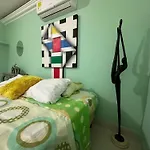 Amplios Apartamentos con Salida Directa al Mar en Laguito