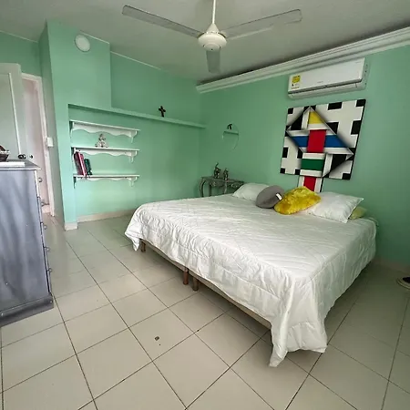 Apartamento Amplios Con Salida Directa Al Mar En Laguito Cartagena